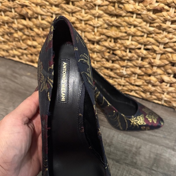 ANTONIO MELANI Black and Gold Floral Heels Antonio Melani - Picture 2 of 4